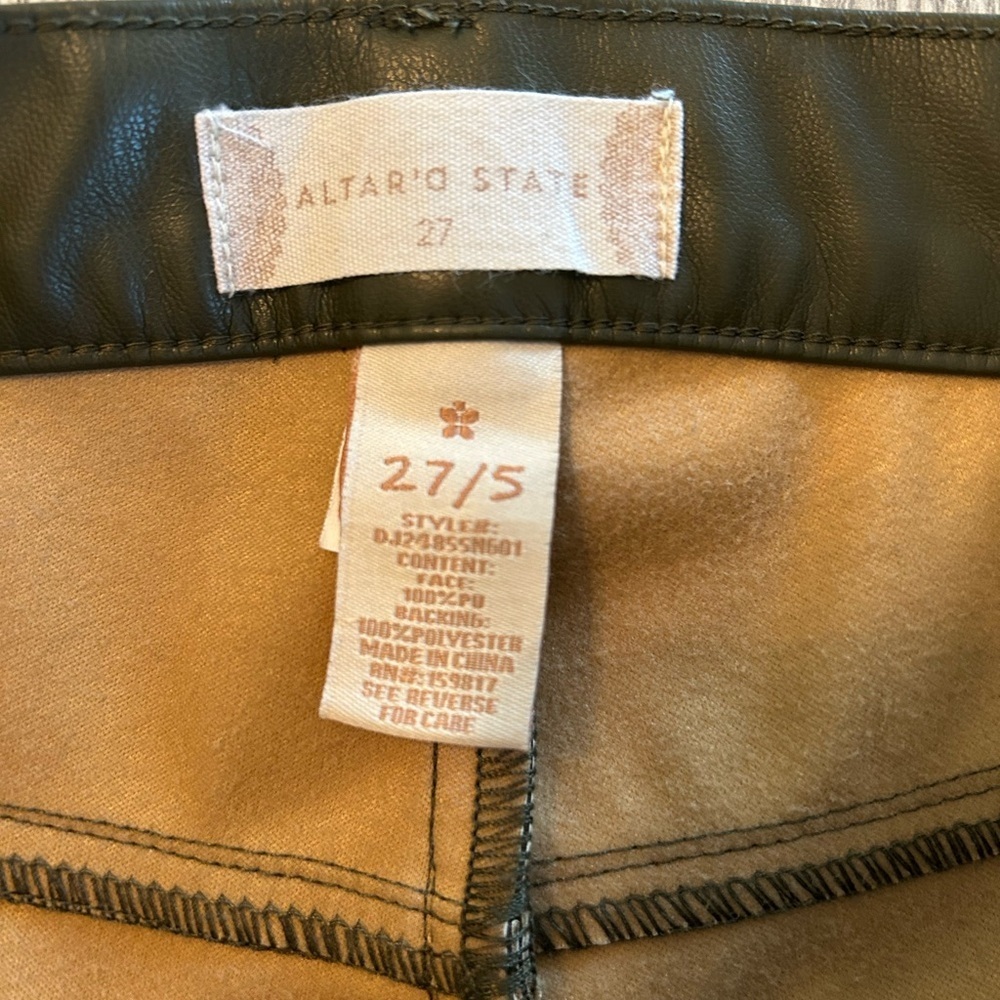 Altar'd State Womens Faux Leather Cargo Green Pants Wide leg Leg pockets Sz 5/27 - Picture 5 of 10